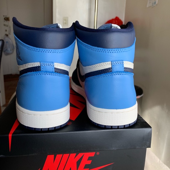 Nike Air Jordan 1 High “UNC” - Picture 2 of 5